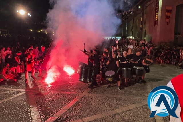 Tabalers dans les rues de Castelló d’Empúries pendant Terra de Trobadors 2026
